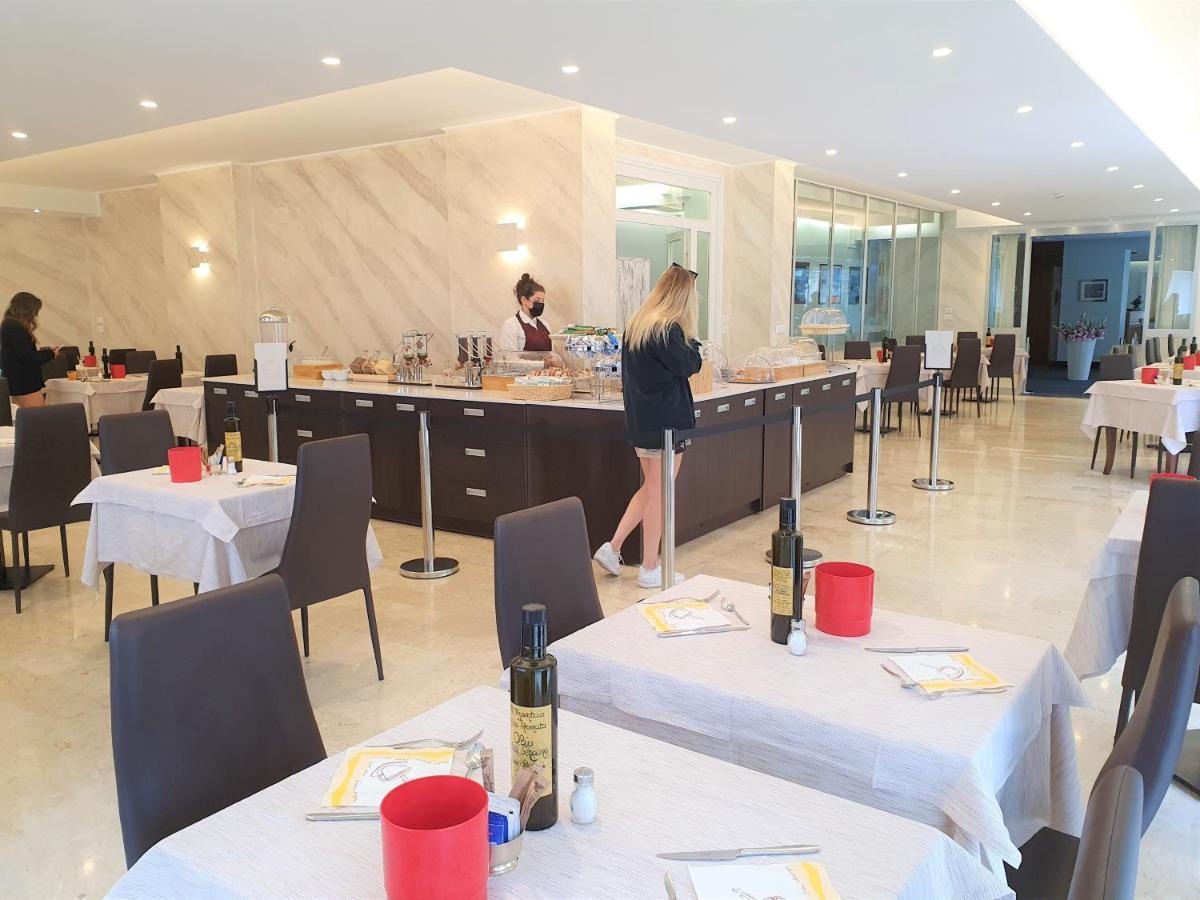 Hotel Curtis Centrale Аласио Екстериор снимка