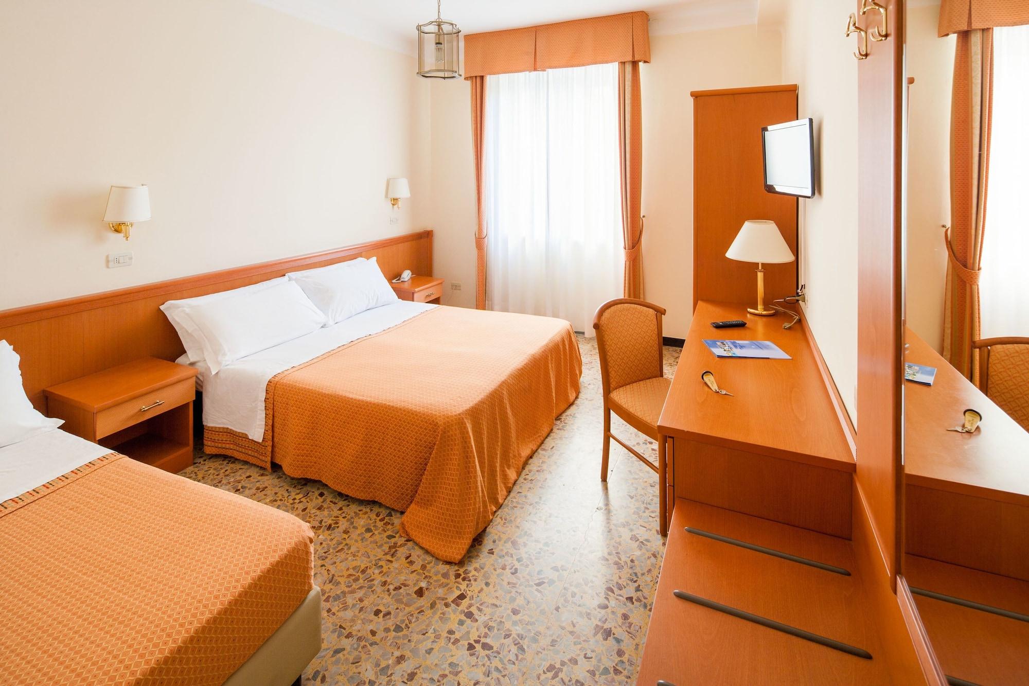 Hotel Curtis Centrale Аласио Екстериор снимка