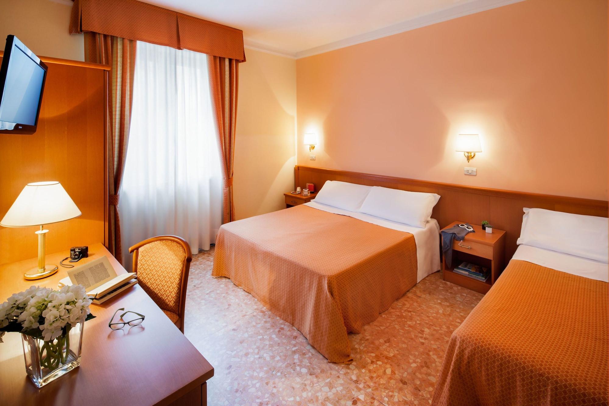 Hotel Curtis Centrale Аласио Екстериор снимка