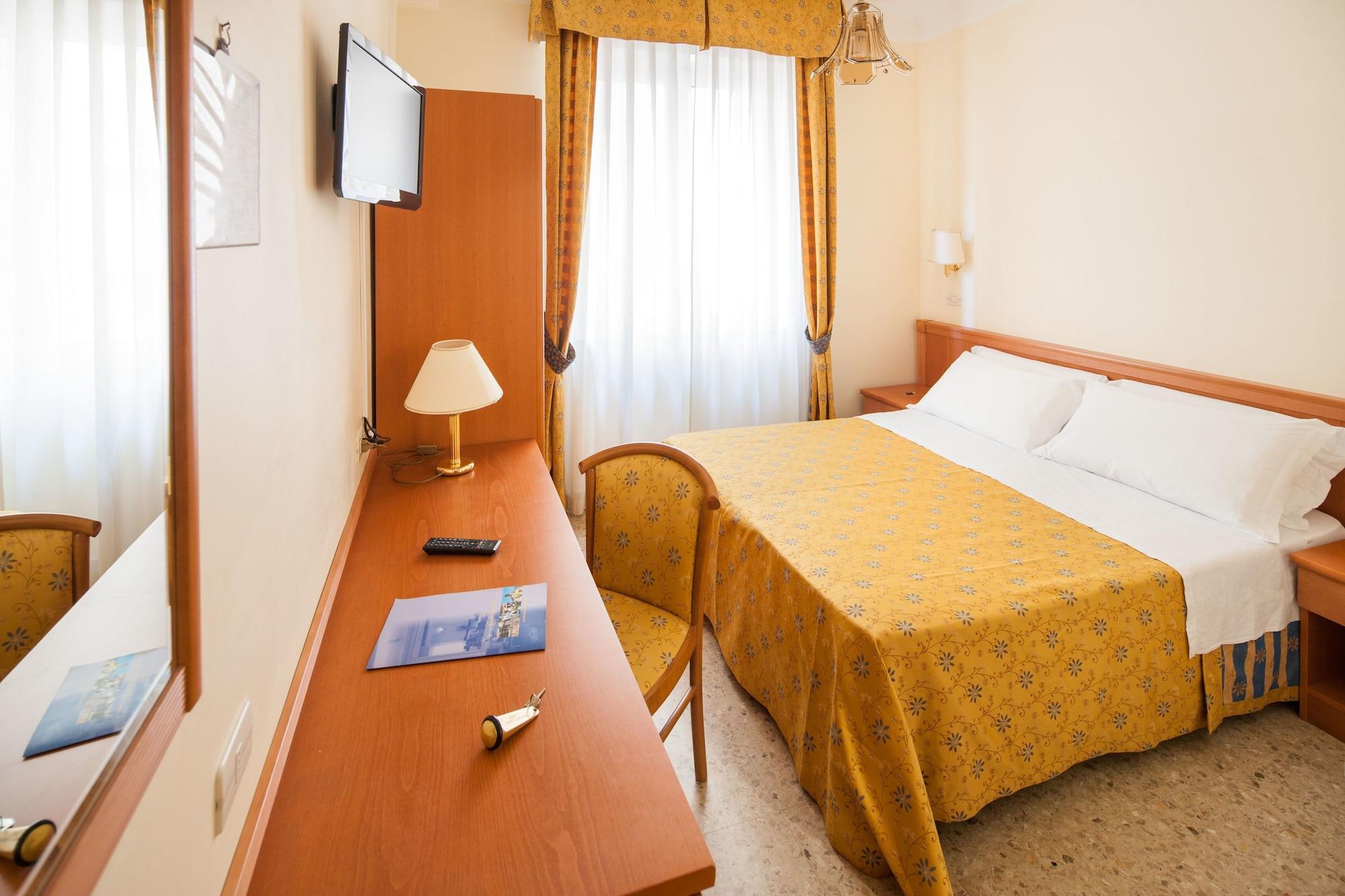 Hotel Curtis Centrale Аласио Екстериор снимка