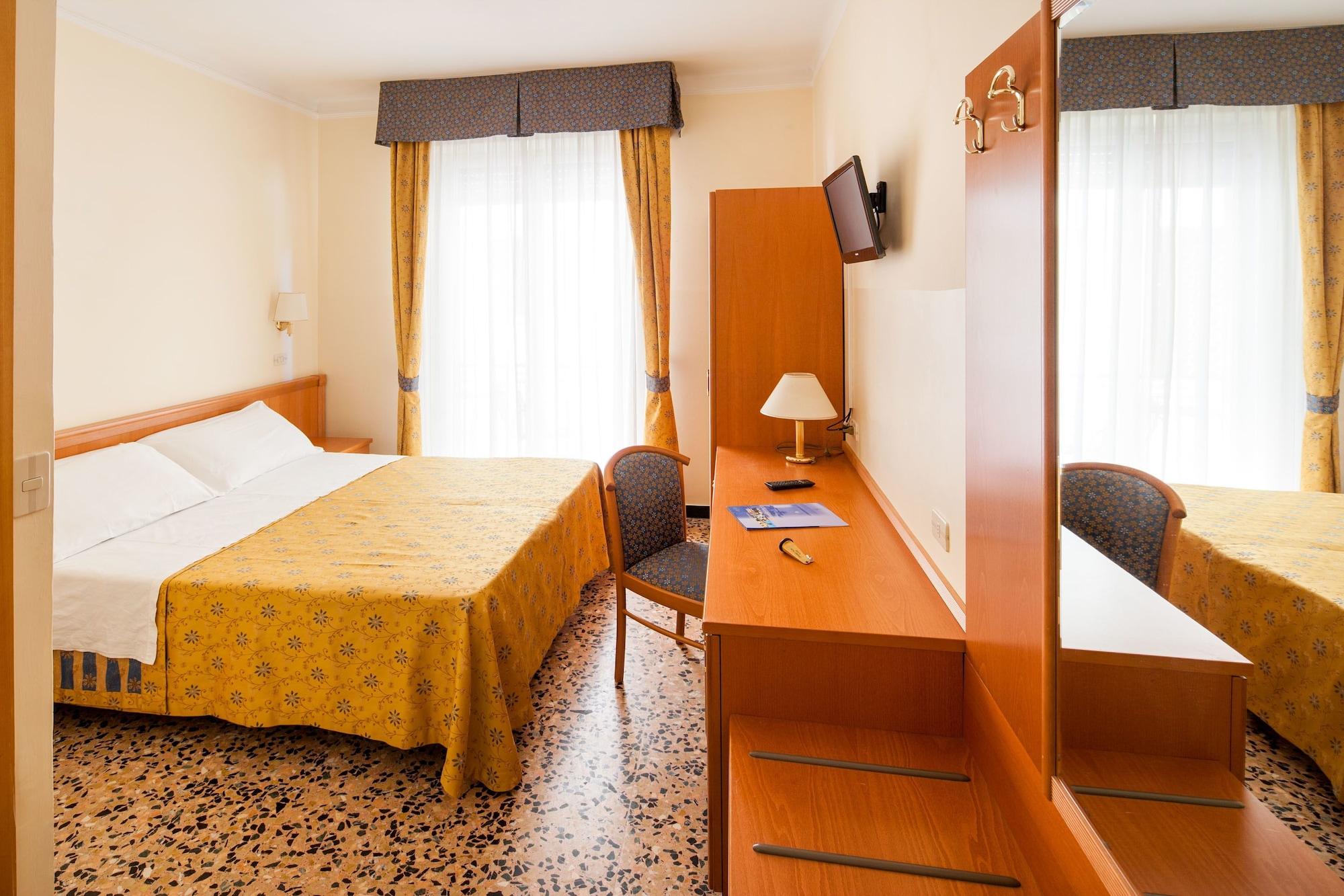 Hotel Curtis Centrale Аласио Екстериор снимка