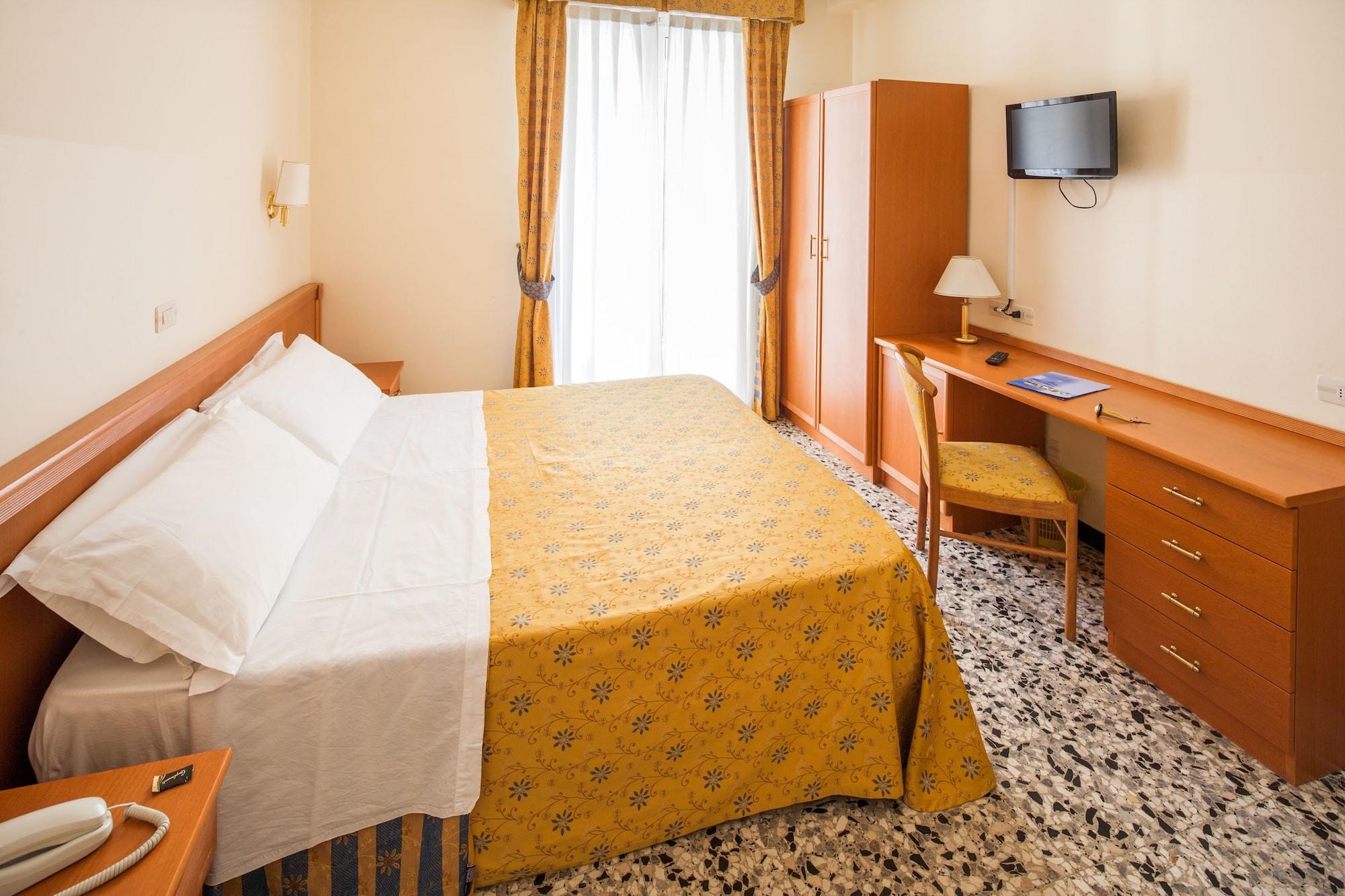 Hotel Curtis Centrale Аласио Екстериор снимка