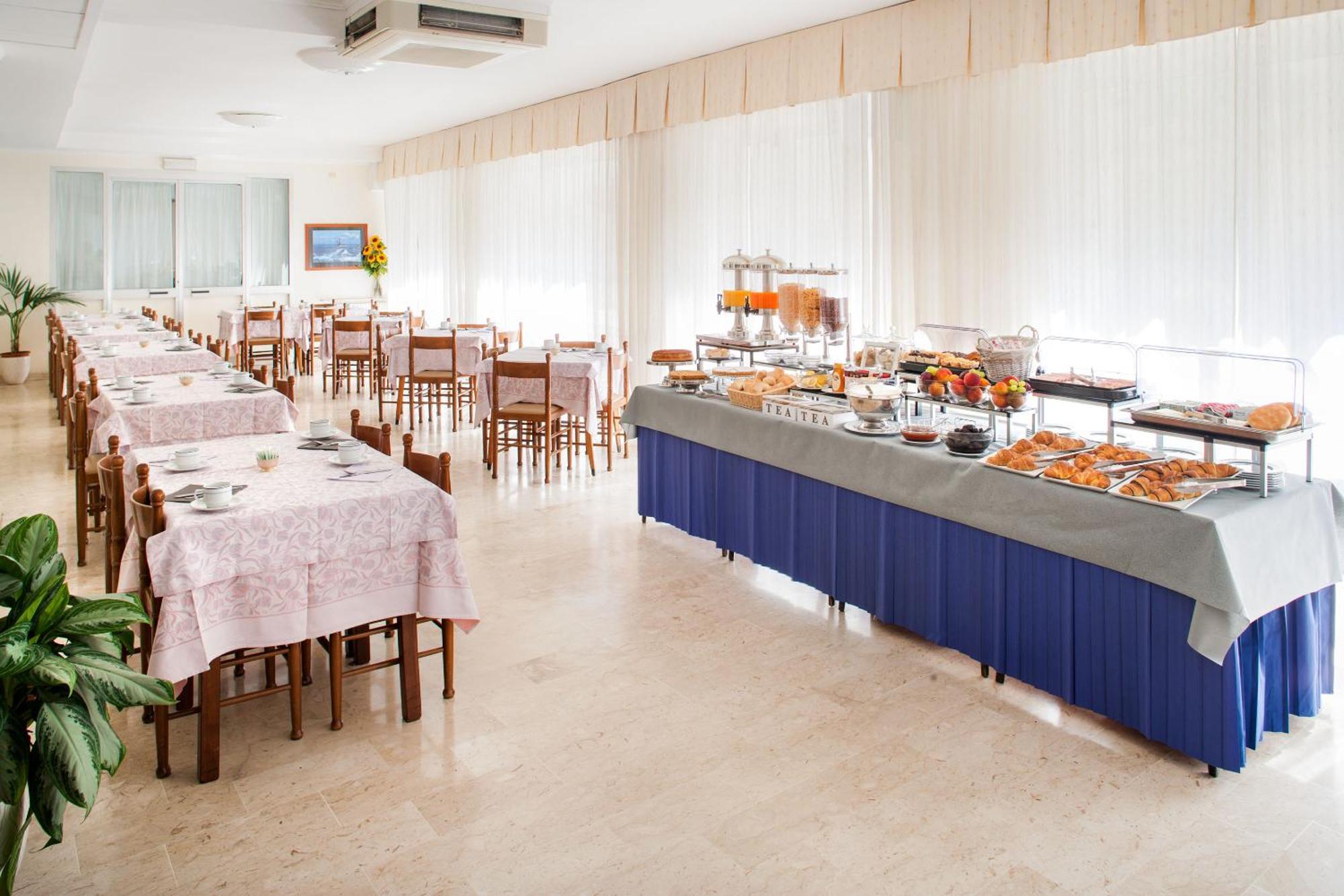 Hotel Curtis Centrale Аласио Екстериор снимка
