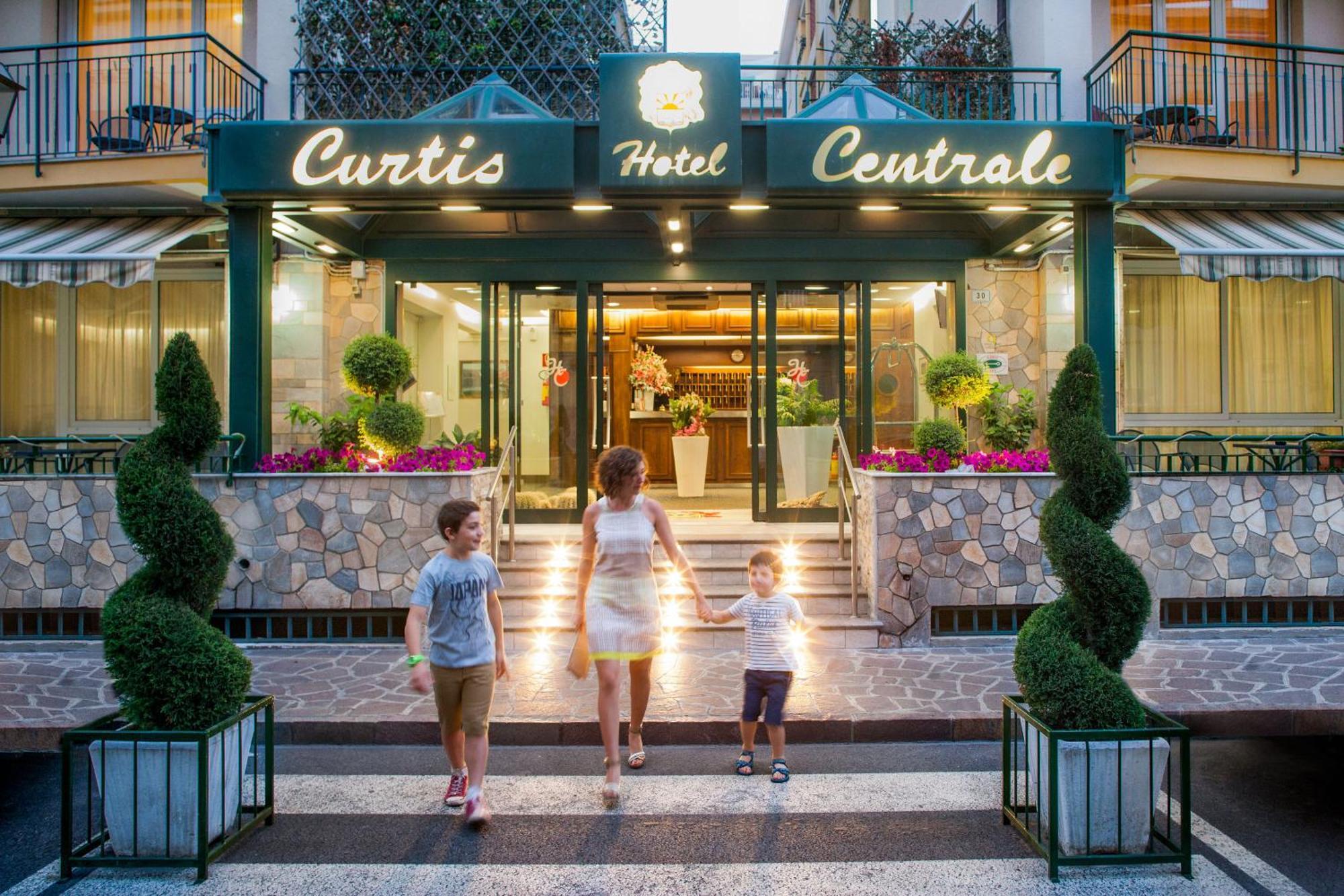 Hotel Curtis Centrale Аласио Екстериор снимка