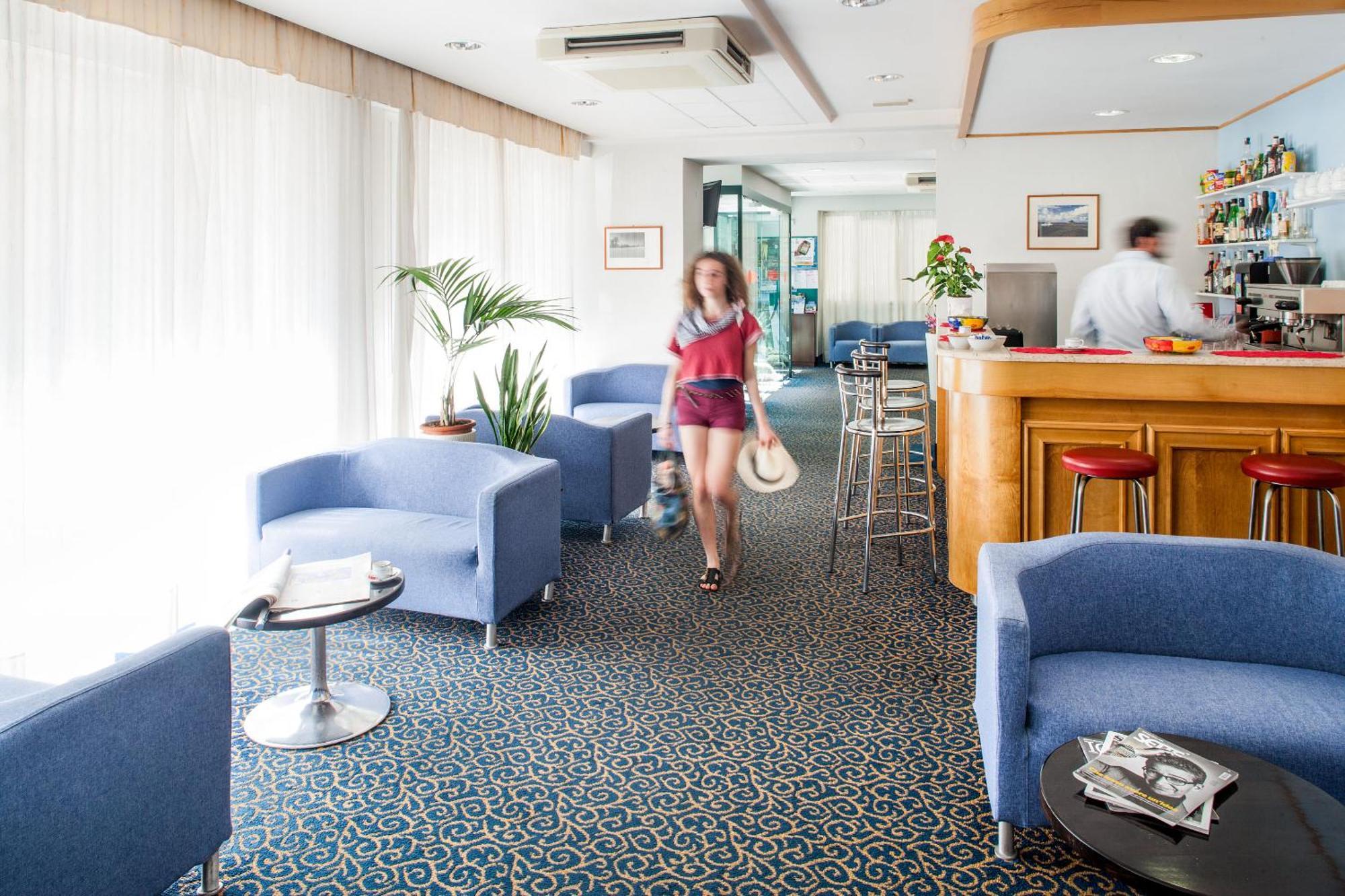 Hotel Curtis Centrale Аласио Екстериор снимка