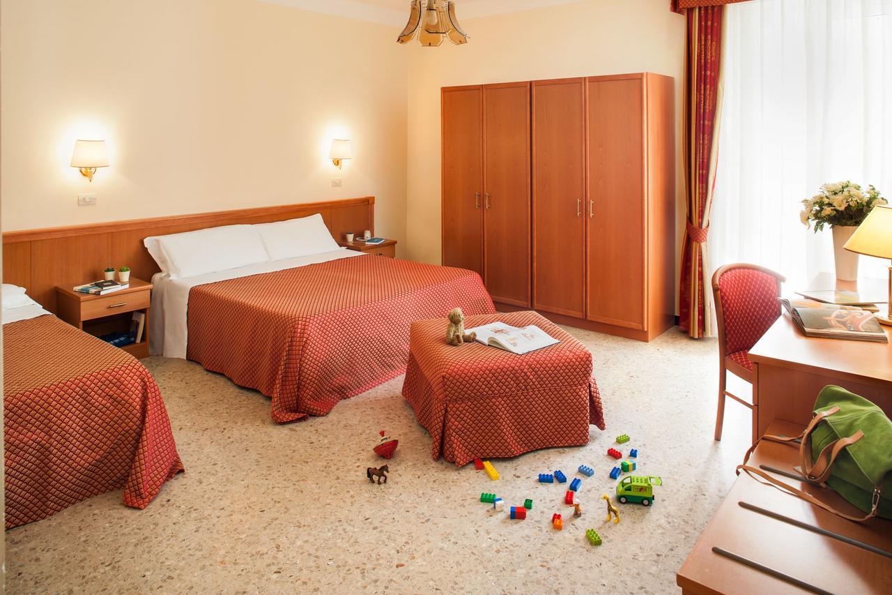 Hotel Curtis Centrale Аласио Екстериор снимка