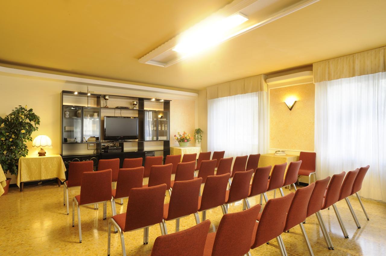 Hotel Curtis Centrale Аласио Екстериор снимка