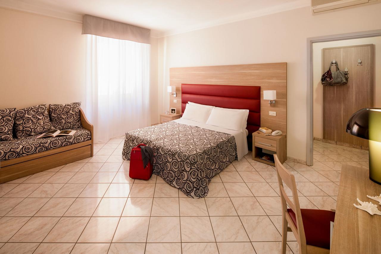 Hotel Curtis Centrale Аласио Екстериор снимка