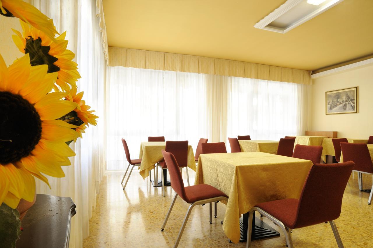Hotel Curtis Centrale Аласио Екстериор снимка