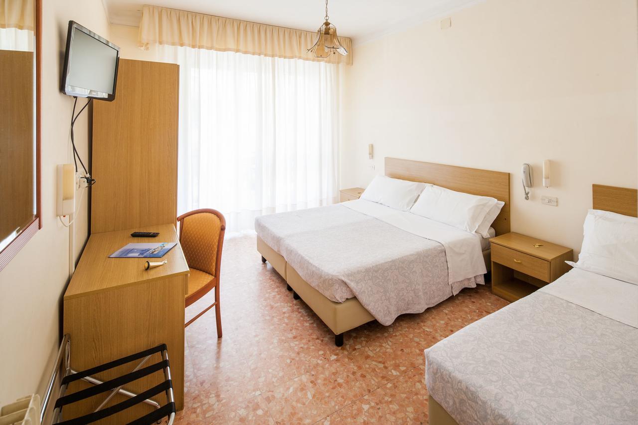 Hotel Curtis Centrale Аласио Стая снимка